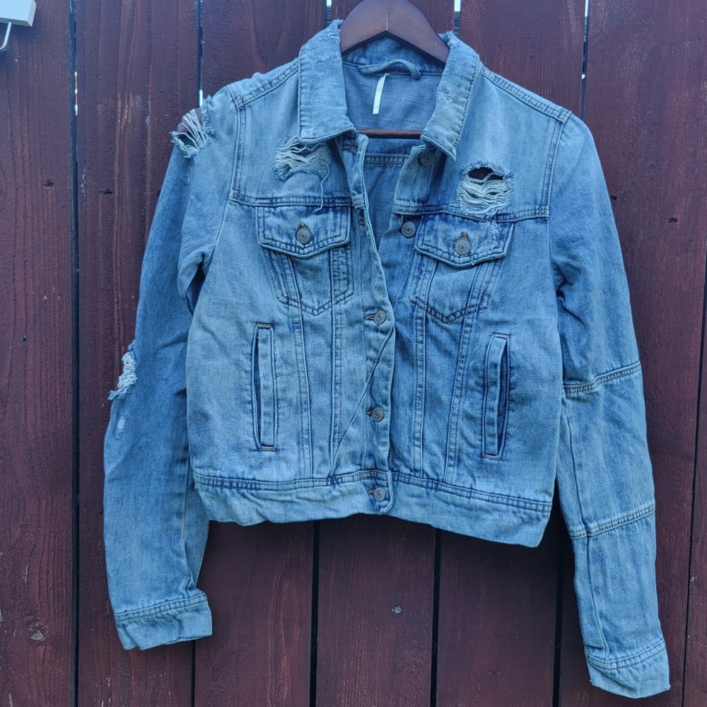 Free People Distressed Denim Jacket Light Wash XS Cropped Trucker Jean Jacket